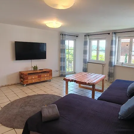 Apartman 145 Qm Beckenhoelzle In Ruhiger Lage Mit Garten Und 3 Schlafzimmern