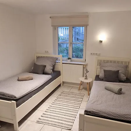 145 Qm Beckenhoelzle In Ruhiger Lage Mit Garten Und 3 Schlafzimmern 아파트 *